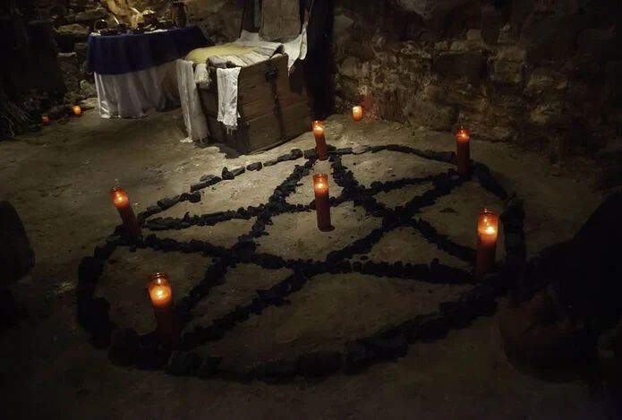 71017 seo content hub gothic satanismus 1000 hr